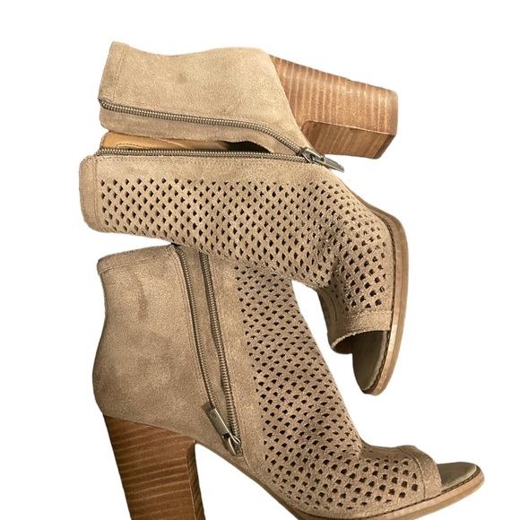 Lucky brand heeeled peep toe boots. Still in good condition - Picture 1 of 5